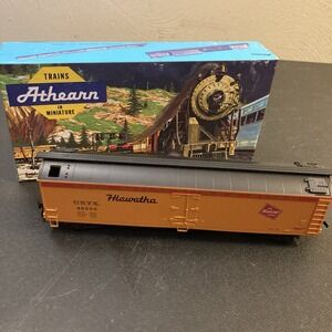 Athearn HO Scale 51' Milwaukee Road Hiawatha U.R.T.X. 48296 Reefer